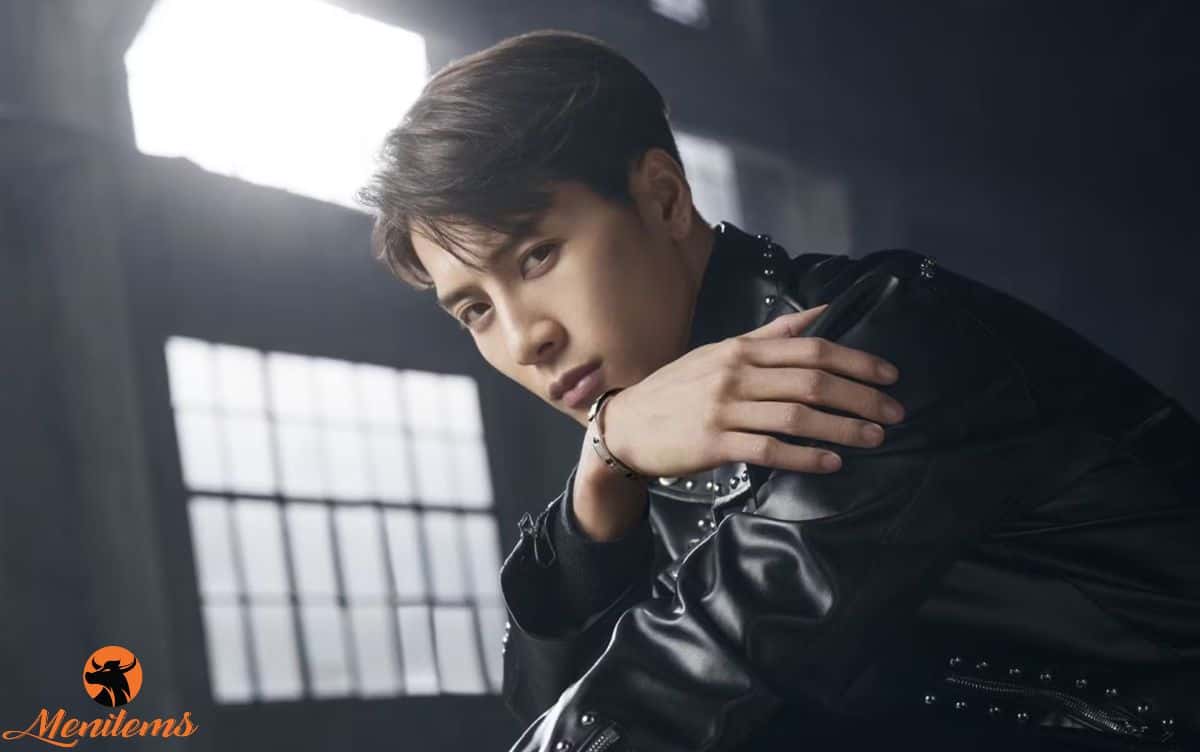 "Kiểu Tóc Jackson Wang 2025: Những Xu Hướng Thời Thượng Bạn Không Thể Bỏ Qua"